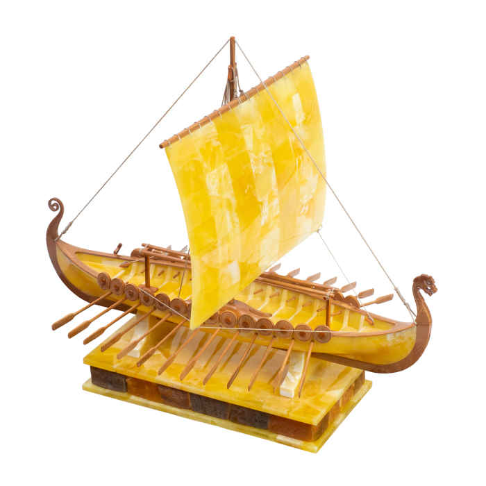 Статуэтка янтарная "Корабль Драккар"